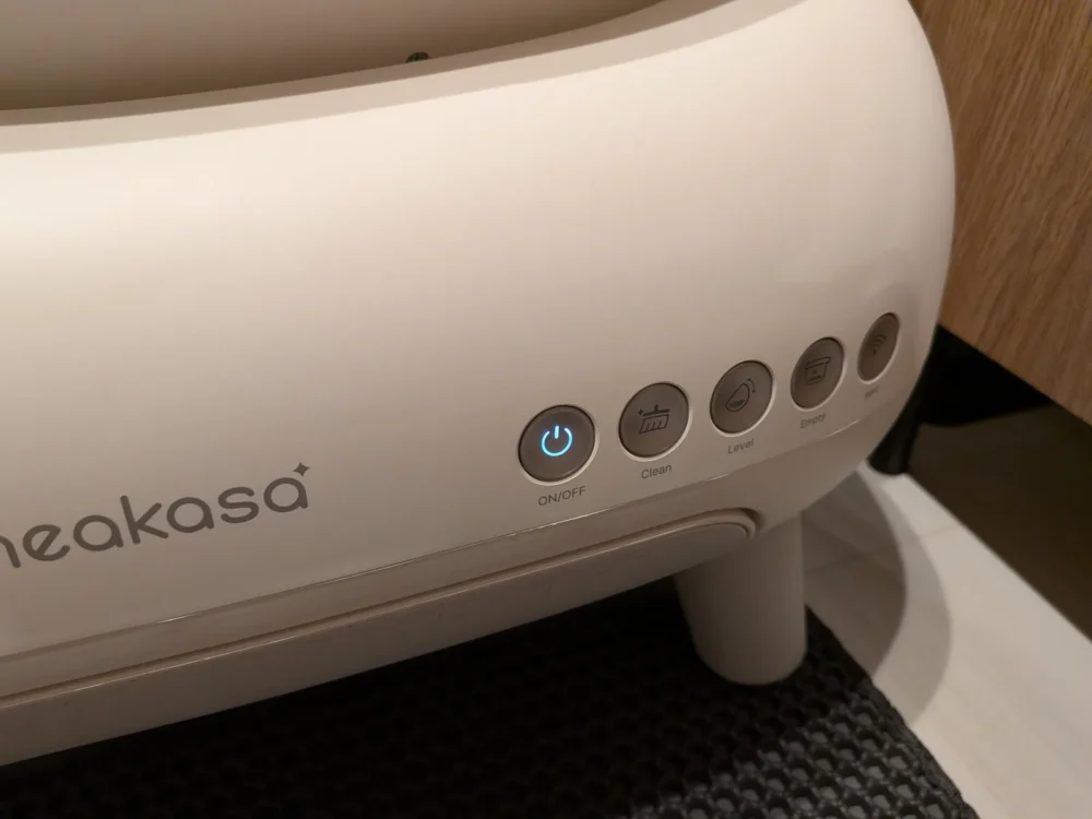 Neakasa M1 Plus前面の操作ボタン