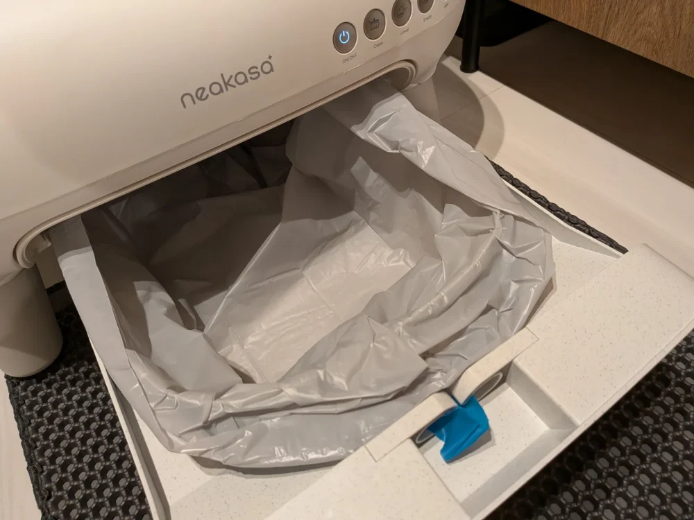 ダストボックスにゴミ袋を取り付けた状態